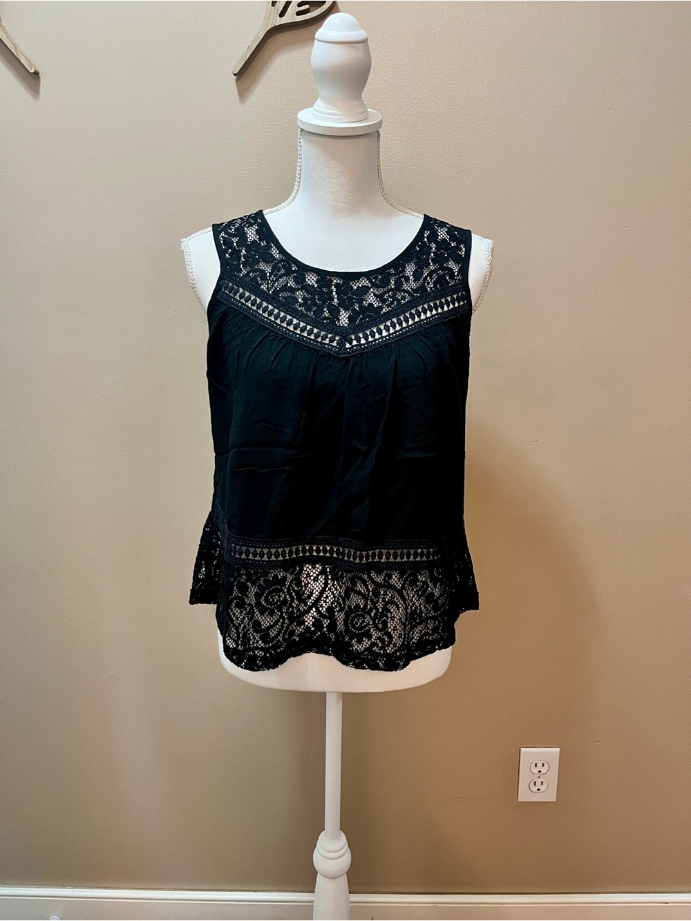 Ya Los Angeles Black Crochet Split Back Top Size Small